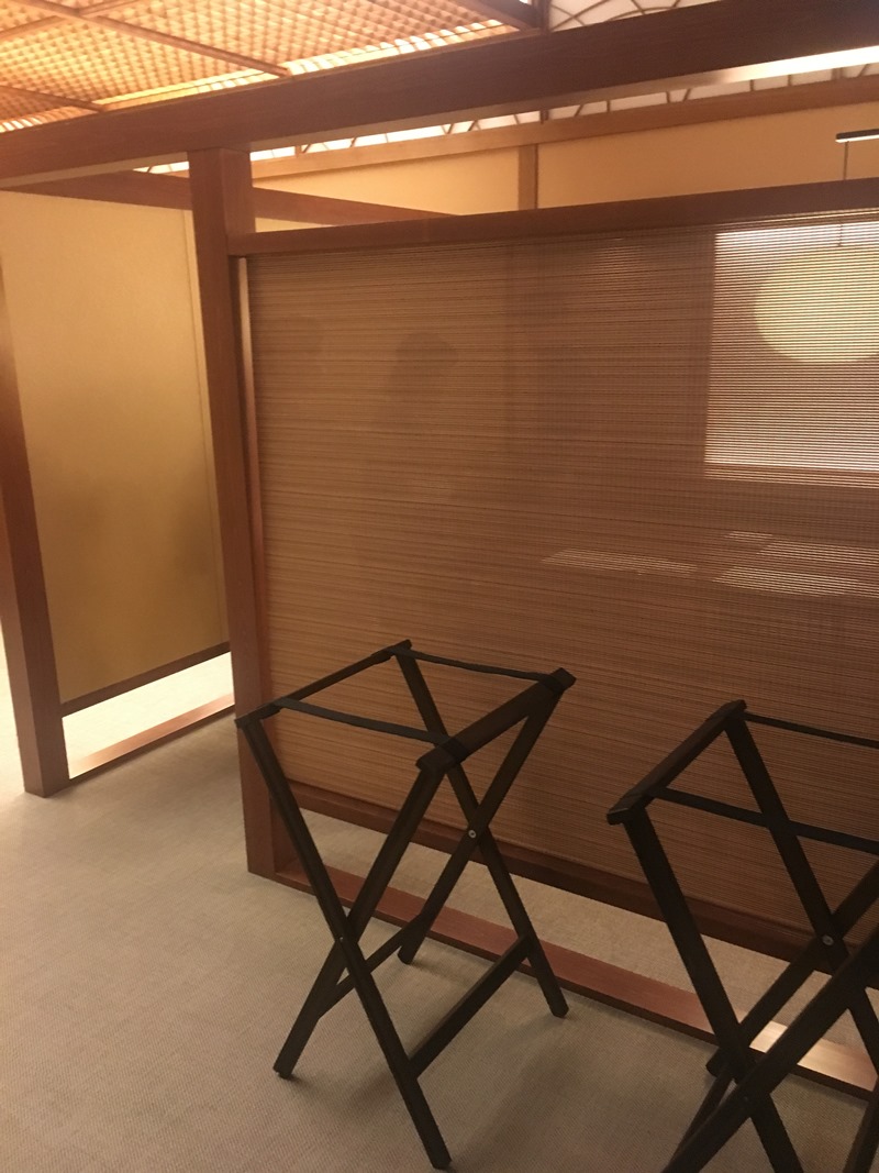 食堂はセパレートの半個室